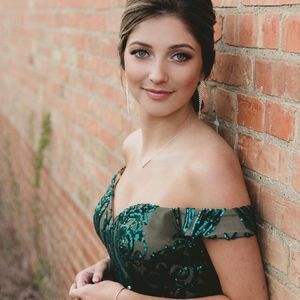 Meet your Posher, Laurae